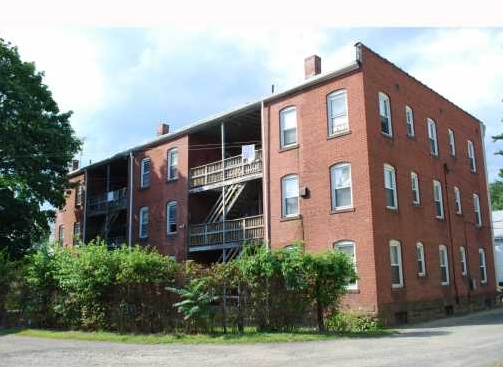 27 Spring St in Middletown, CT - Building Photo