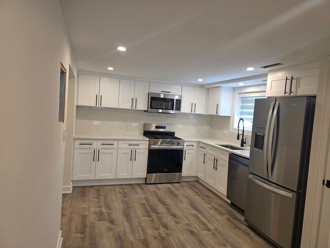 4139 N Springfield Ave, Unit Garden apartment, Unit Garden apartment