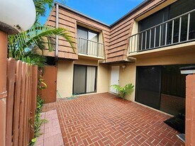 1402 Nebraska Ave, Unit 7C in Fort Pierce, FL - Building Photo