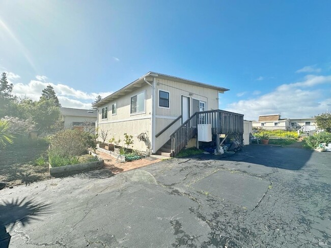 42 Lucky Dr, Unit 226 in Greenbrae, CA - Building Photo - Building Photo