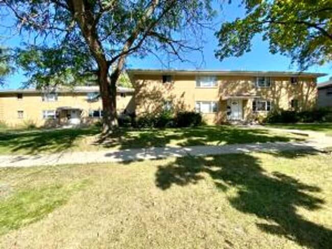 8236 W Villard Ave