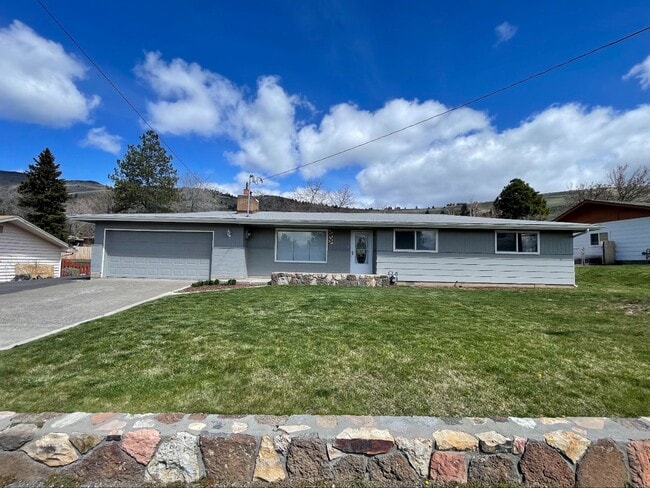 property at 1431 Carlson Dr
