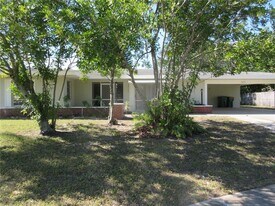 1275 Price Cir NW in Port Charlotte, FL - Building Photo