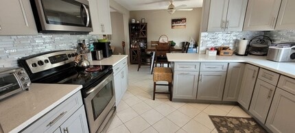 6 Albergo Ct in Bethpage, NY - Building Photo - Building Photo