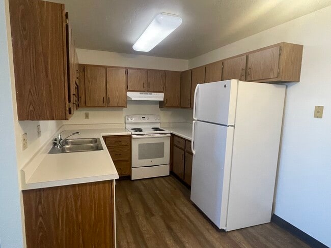 Heritage Lake Senior Apartments 55+ in Greenfield, WI - Building Photo - Building Photo