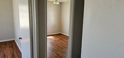 2501 SW Murray Dr in Oklahoma City, OK - Building Photo - Building Photo
