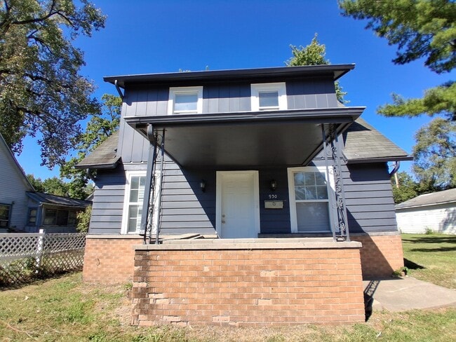 property at 930 N Bowman Ave