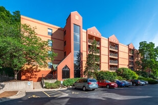 Mountain Village in Waukesha, WI - Building Photo