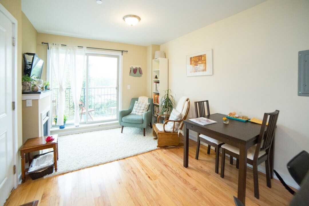 3006 W Girard Ave-Unit -Unit 3 in Philadelphia, PA - Building Photo