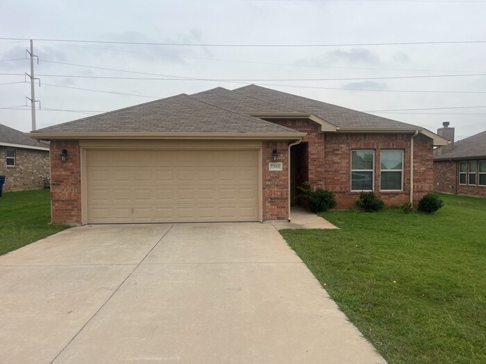 7308 Mistletoe Trail in Granbury, TX - Building Photo