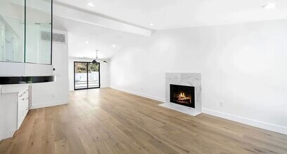 17163 Clemons Dr in Encino, CA - Building Photo - Building Photo