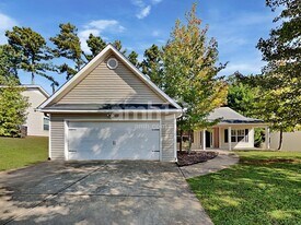 303 Cole Creek Dr in Dallas, GA - Building Photo