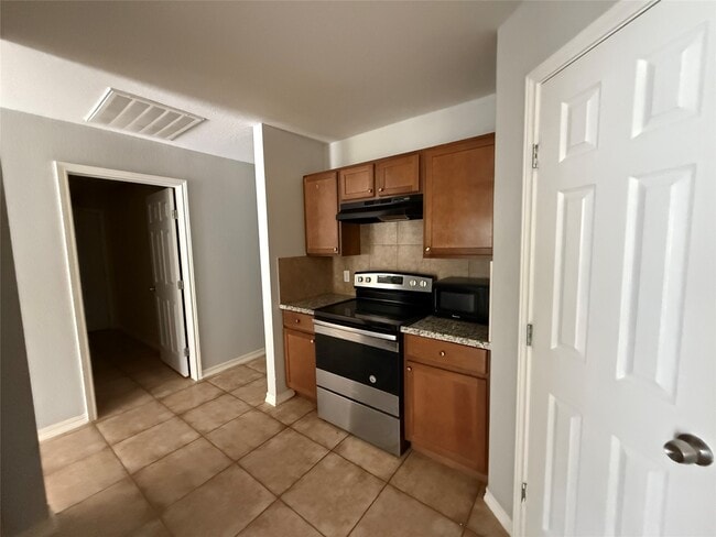 311 Kansas St in Bacliff, TX - Foto de edificio - Building Photo