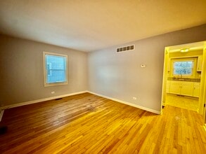 28W791 Batavia Rd in Warrenville, IL - Building Photo - Building Photo