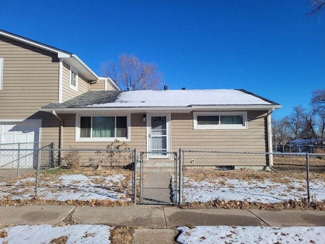 property at 833 Fountain Ct