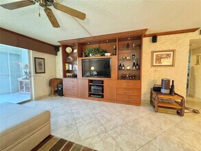 200 SE 5th Ave in Dania Beach, FL - Building Photo - Building Photo