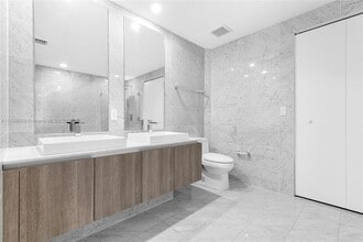 801 S Miami Ave, Unit 4105 in Miami, FL - Building Photo - Building Photo