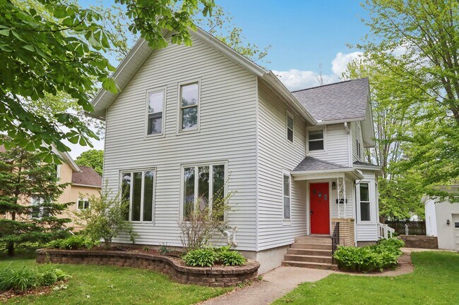 311 Fargo St in Lake Mills, WI - Building Photo - Building Photo