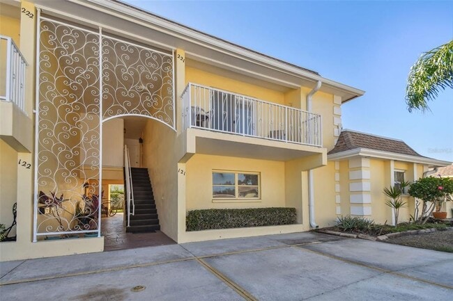 610 Indian Rocks Rd N in Belleair Bluffs, FL - Building Photo - Building Photo