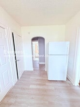 13909 Hartwell St, Unit 7 in Detroit, MI - Foto de edificio - Building Photo