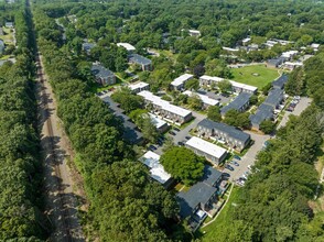 The Commons at Windsor Gardens in Norwood, MA - Building Photo - Building Photo