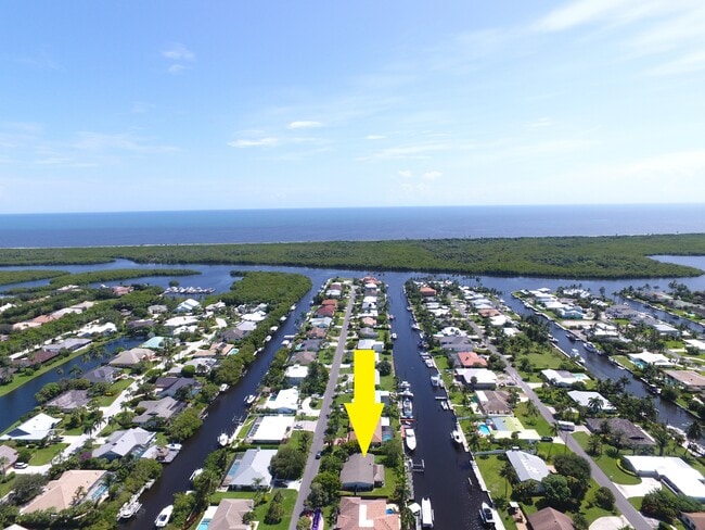 8336 SE Palm St in Hobe Sound, FL - Building Photo - Building Photo