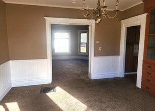 17 S McHenry Ave in Crystal Lake, IL - Building Photo - Building Photo