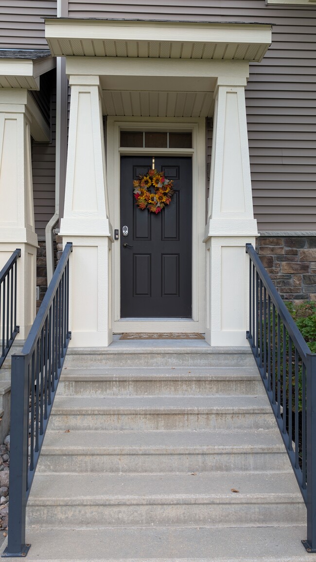 8971 SW Village Loop in Chanhassen, MN - Building Photo - Building Photo