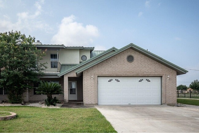 property at 854 Lago Vista Dr
