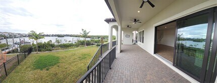 1112 Seagrape Dr in Ruskin, FL - Building Photo - Building Photo