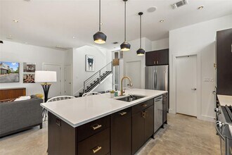 2105 Goodrich Ave in Austin, TX - Building Photo - Building Photo