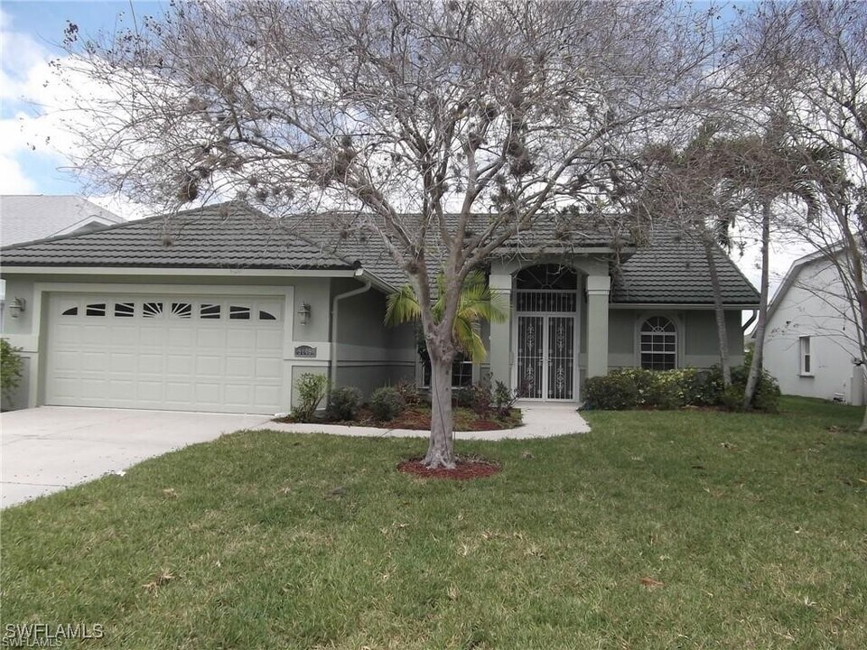 5145 Lochwood Ct in Naples, FL - Building Photo