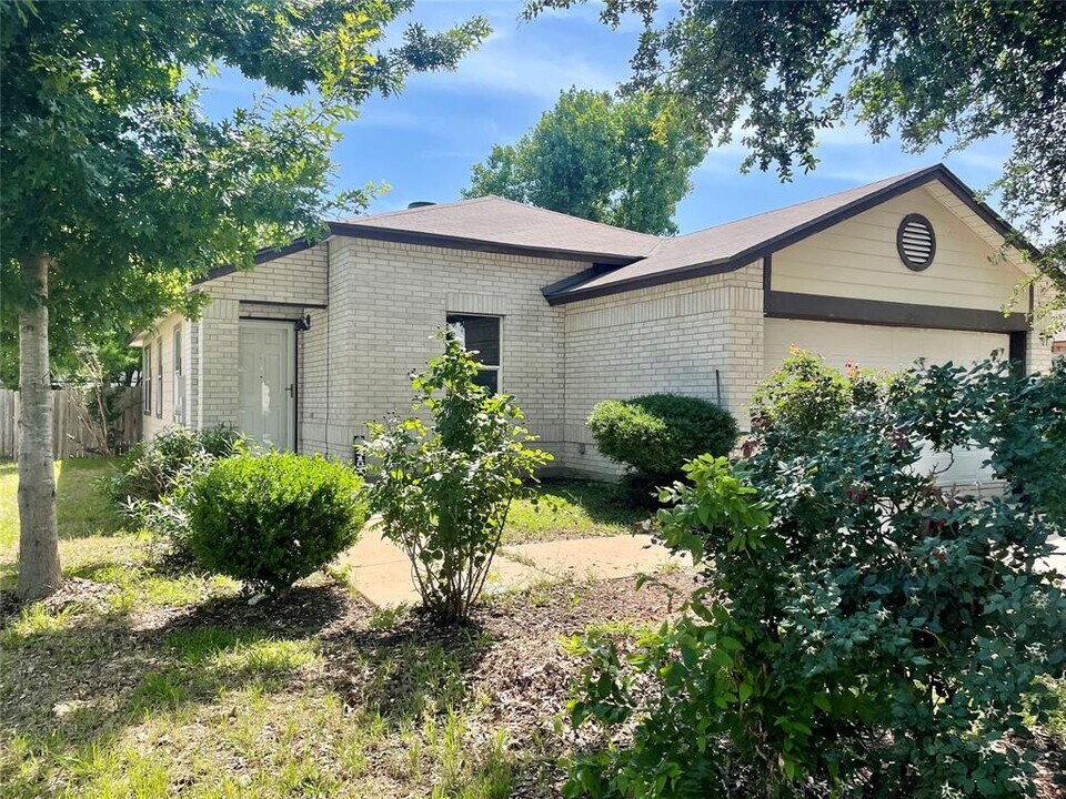 4101 Big Bend Trail in Taylor, TX - Building Photo