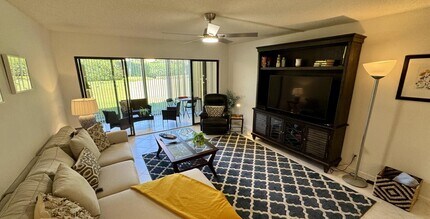 5121 Oakhill Ln in Delray Beach, FL - Building Photo - Building Photo