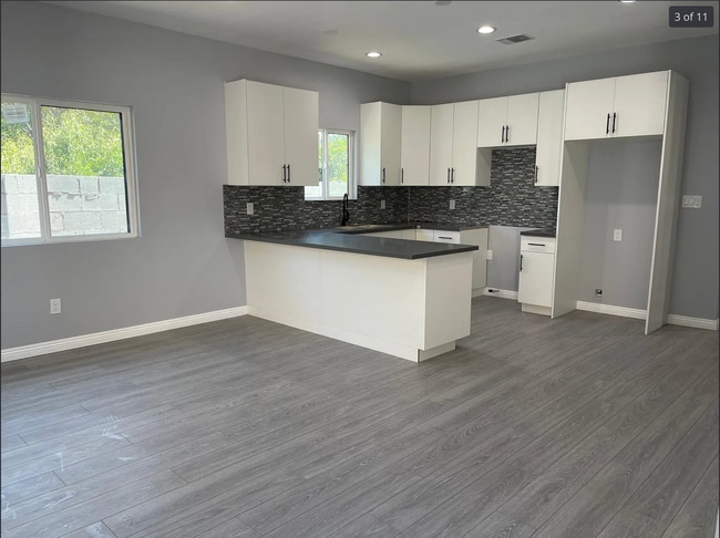 13202 Vaughn St in San Fernando, CA - Building Photo - Building Photo