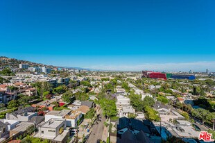 838 N Doheny Dr in West Hollywood, CA - Building Photo