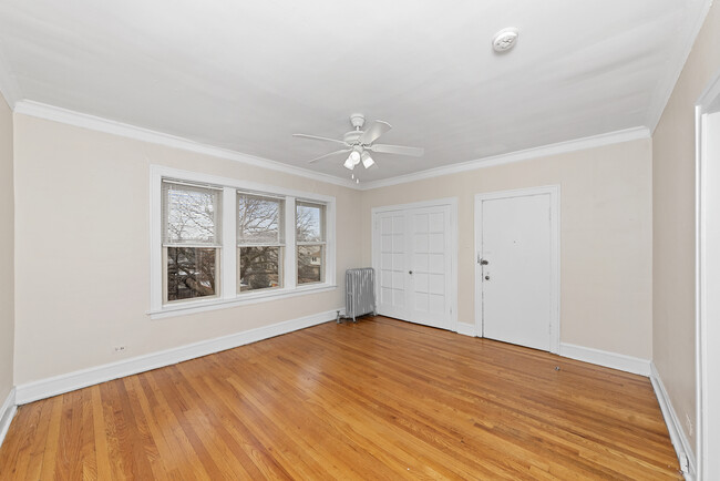 2843 W Berteau Ave, Unit 55-2 in Chicago, IL - Foto de edificio - Building Photo