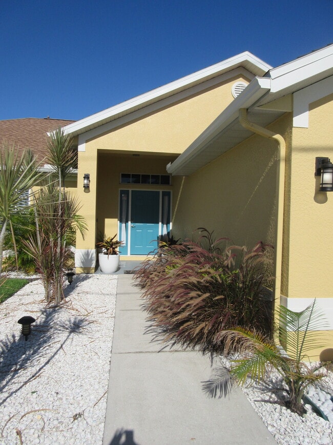 1185 Rio De Janeiro Ave in Punta Gorda, FL - Building Photo - Building Photo