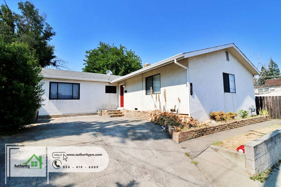 1830 Rosaline Ave in Redding, CA - Building Photo