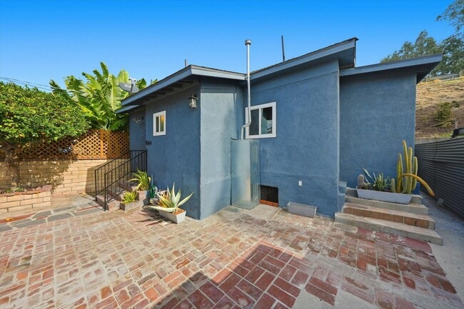 156 1/2 S Pecan St in Los Angeles, CA - Foto de edificio - Building Photo