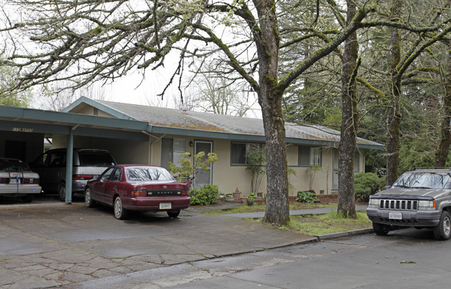 115 Wapoo Ave in Calistoga, CA - Foto de edificio - Building Photo