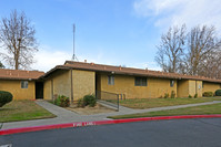 Kerman Garden Apartments in Kerman, CA - Foto de edificio - Building Photo