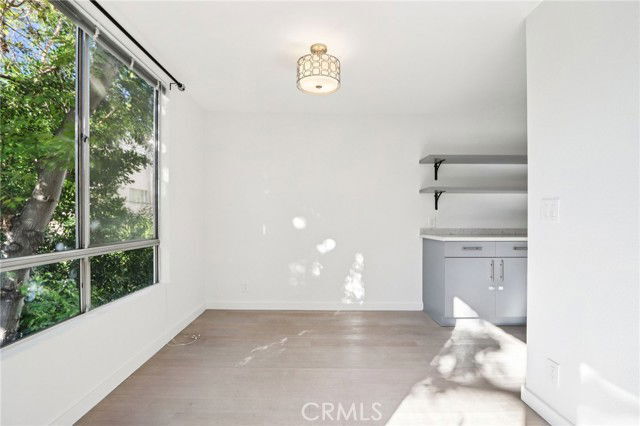 property at 403 N Oakhurst Dr