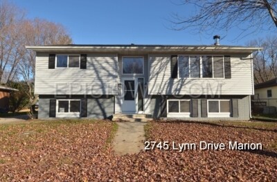 2745 Lynn Dr in Marion, IA - Foto de edificio
