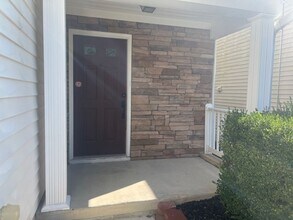 8 Grosbeak Ln in Durham, NC - Building Photo - Building Photo