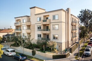 Alcott Gardens in Los Angeles, CA - Building Photo