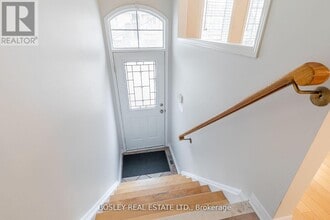 15 Bluewater Ct in Toronto, ON - Building Photo - Building Photo