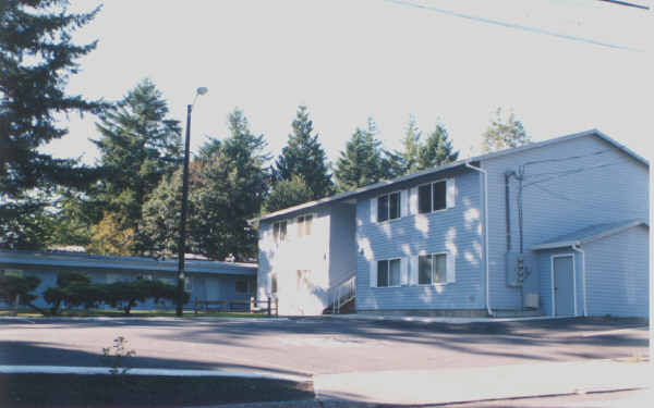 417 NE 160th Ave in Portland, OR - Foto de edificio