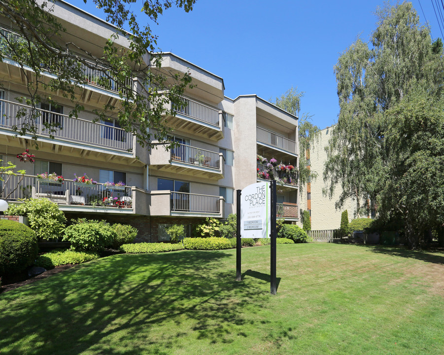 Gordon Place in Victoria, BC - Building Photo