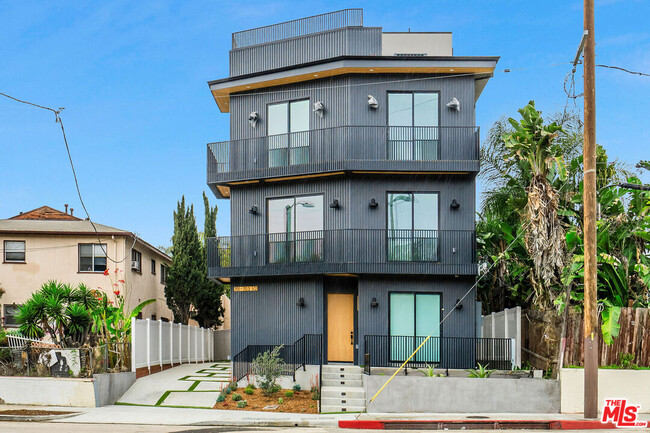 701 N Vendome St in Los Angeles, CA - Foto de edificio - Building Photo
